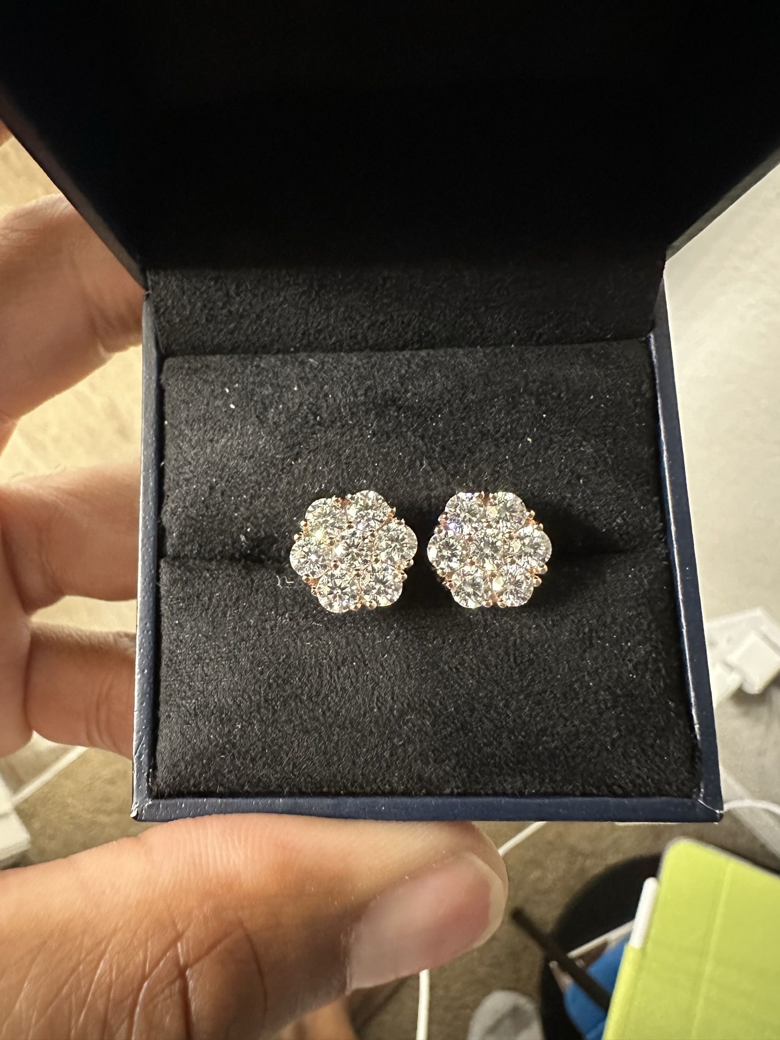 Material Finish: Gold Plating Stone Type: VVS Clarity D Color Moissanite Stones