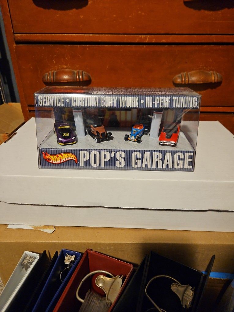 2001 Hot Wheels Pop's Gargage 4 Car Set