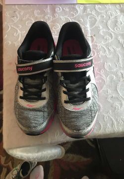 Barely used girl Saycony sz 3
