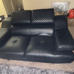COUCH FOR SALE NEED GONE ASAP !! ACCEPTING ALL OFFERS !!!