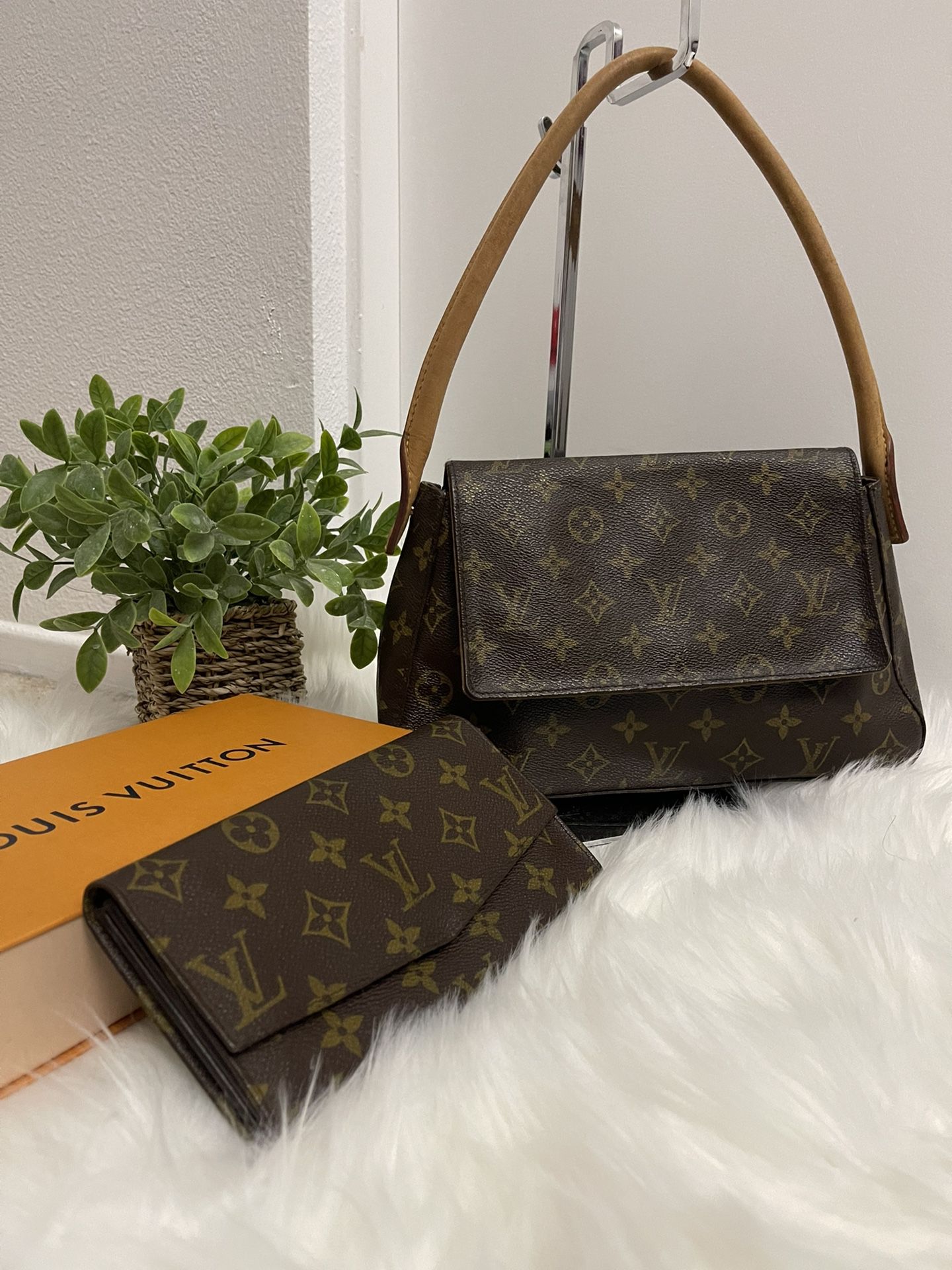 Preloved Louis Vuitton Monogram Looping Mini Shoulder Bag MI1011 92123 –  KimmieBBags LLC