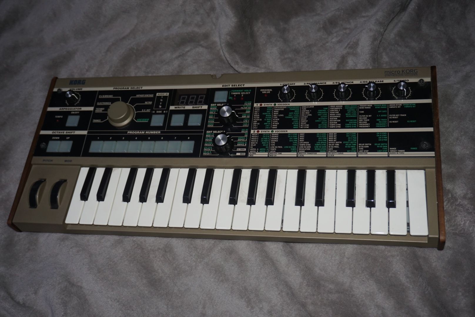 Microkorg analog synthesizer 