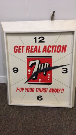 Vintage 7-Up clock