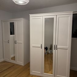 Armoire/ Wardrobe 
