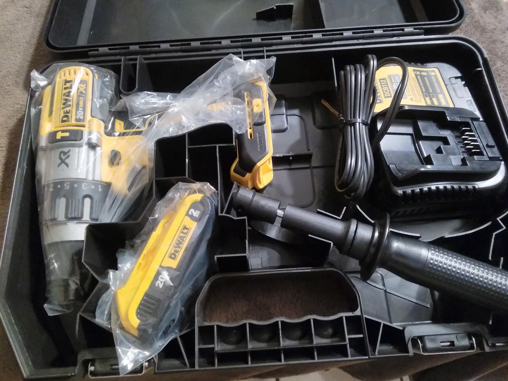 New DeWalt 20 v XR brushless 3 speed hammer drill kit in hard case