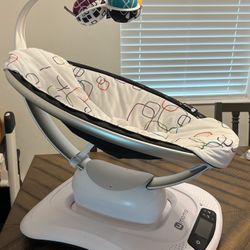 Perfect Condition 4moms mamaRoo 4 Multi-Motion Baby Swing + Safety Strap Fastener, Bluetooth Baby Swing with 5 Unique Motions 4 Moms Includes Newborn