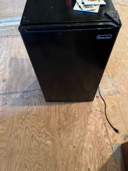 Magic Chef Black Mini Fridge