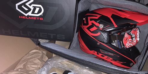 6D Helmet Brand NEW Adult size small