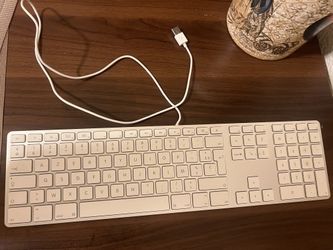 Apple Wired Aluminum Keyboard W/ Numeric Keypad (Model A1243)