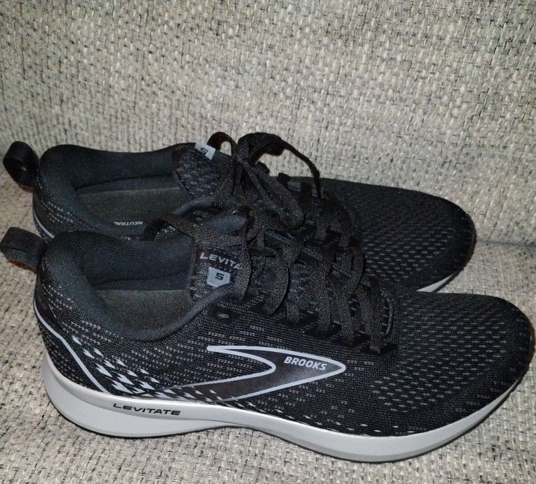 brooks levitate energize neutral