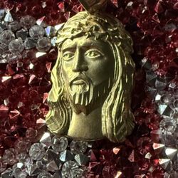 10k Gold Jesús Face Pendant $200  Price Is Firm 