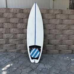 Surfboard - 5’9” Short board 