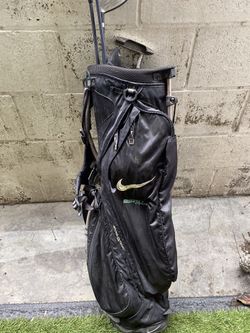 Nike Golf Bag With 4 Golf Clubs