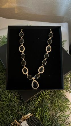 Collar-Black Stone Necklace With Gold.