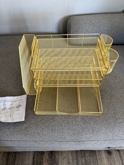 Desk organizer
