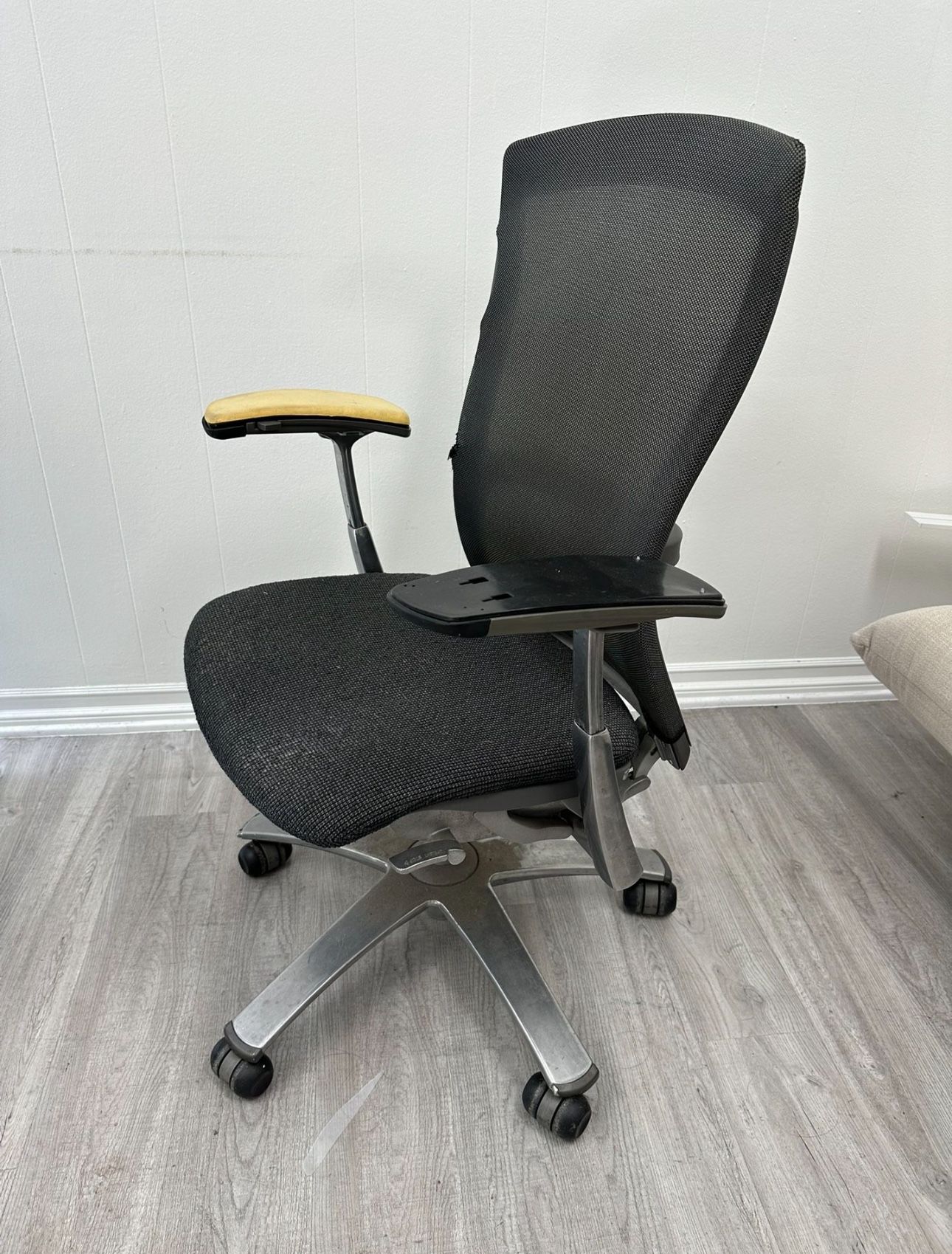 Curb Alert: Free Knoll Office Chair