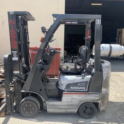 Forklift Nissan CF50 (Runs Perfect)