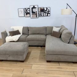 Thomasville Walsen Sectional with Storage Ottoman