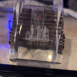 New York Twin Towers Memorial Light Up Glass Crystal Glass Statue