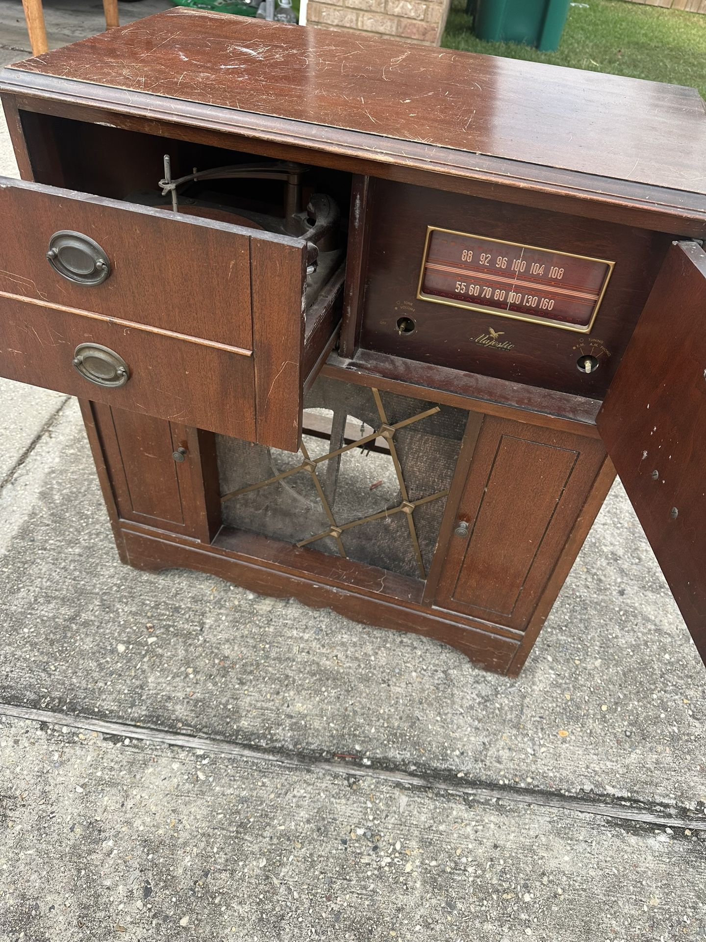 78 Rpm Turntable And Tube Radio Not Working