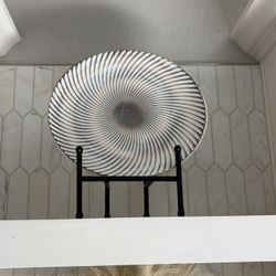 Set Of 2 Decorative Plates With Stand