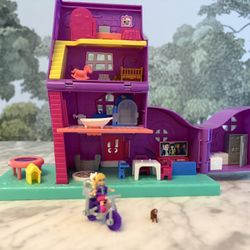 Polly Pocket Dollhouse With Accessories