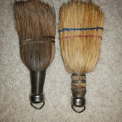 X2 VINTAGE INDUSTRIAL HANDHELD SWEEPER DUSTER BROOM CLEANING TOOL COLLECTABLE SET