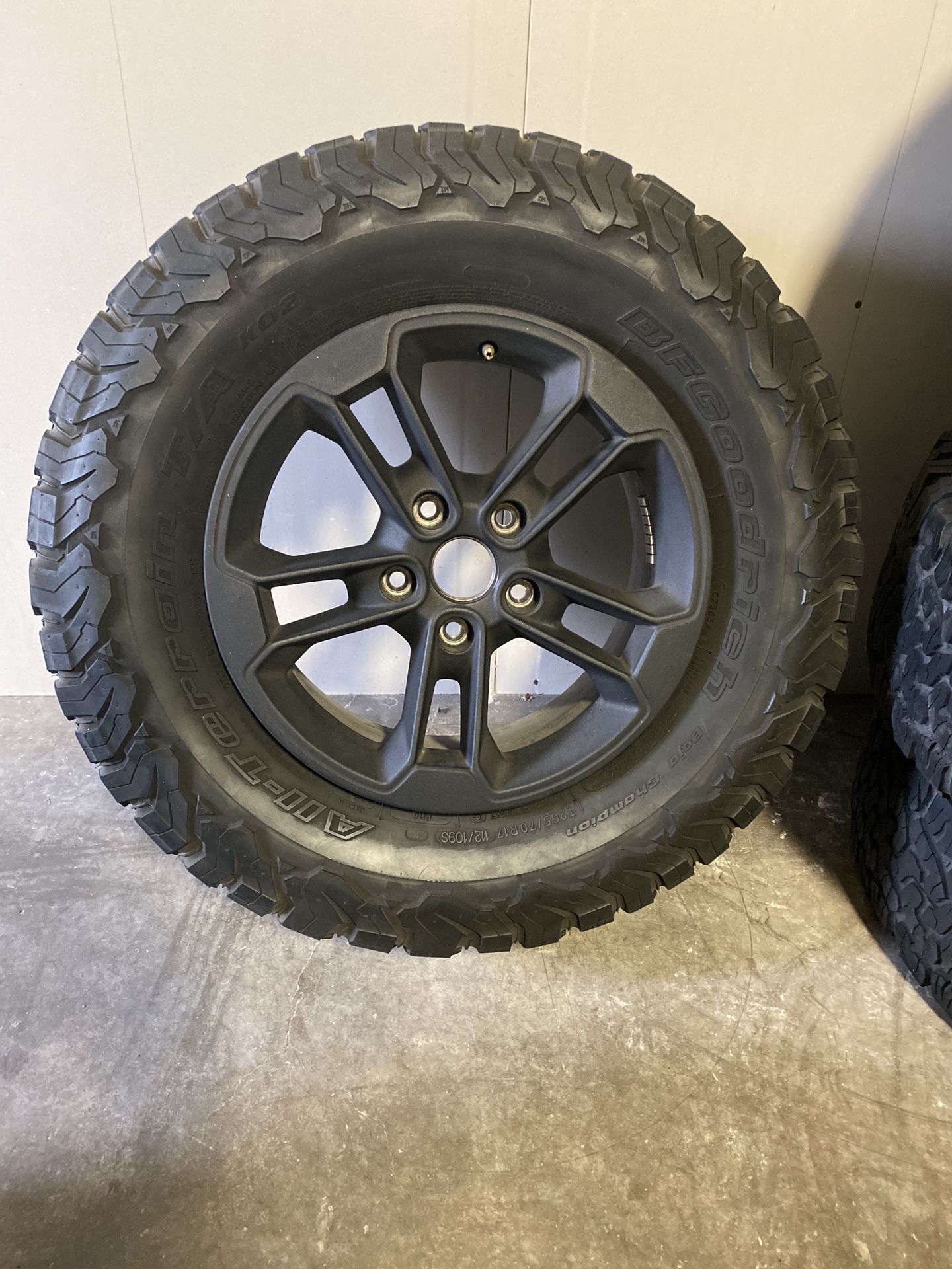 Jeep wheels and tires. All 5 available