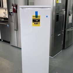 Danby - 5.9 cu. Ft. Upright Freezer - White