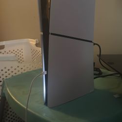 PS5 SLIM IN PRISTINE CONDITION 