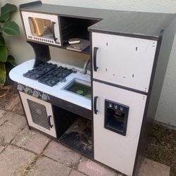 Toy Kitchen