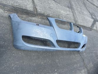 2009-2012 F90 BMW 3-SERIES FRONT BUMPER WITH HEADLIGHT WASHER HOLE NON SENSOR TYPE IN GREAT CONDITION