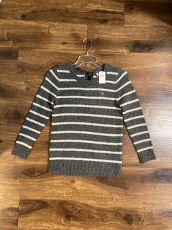 Brand New Woman’s Abercrombie & Fitch brand Gray and White Striped Sweater 
