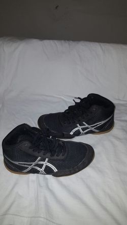 Wrestling shoes