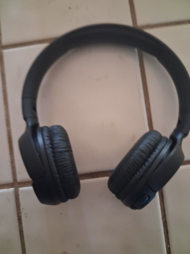 JBL BLUETOOTH HEADPHONES