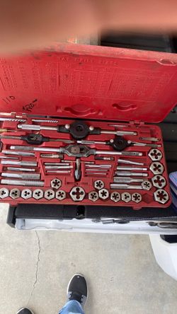 Tap and die set