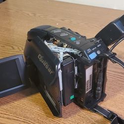 Quasar VM-L450 Palmsight VHC-C Camcorder Video Camera. F