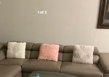 3 Sofa pillows