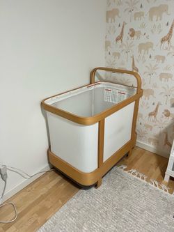 Cradlewise Smart Crib + 4 Additional Sheets