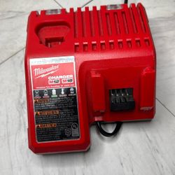 Milwaukee Multi Charger
