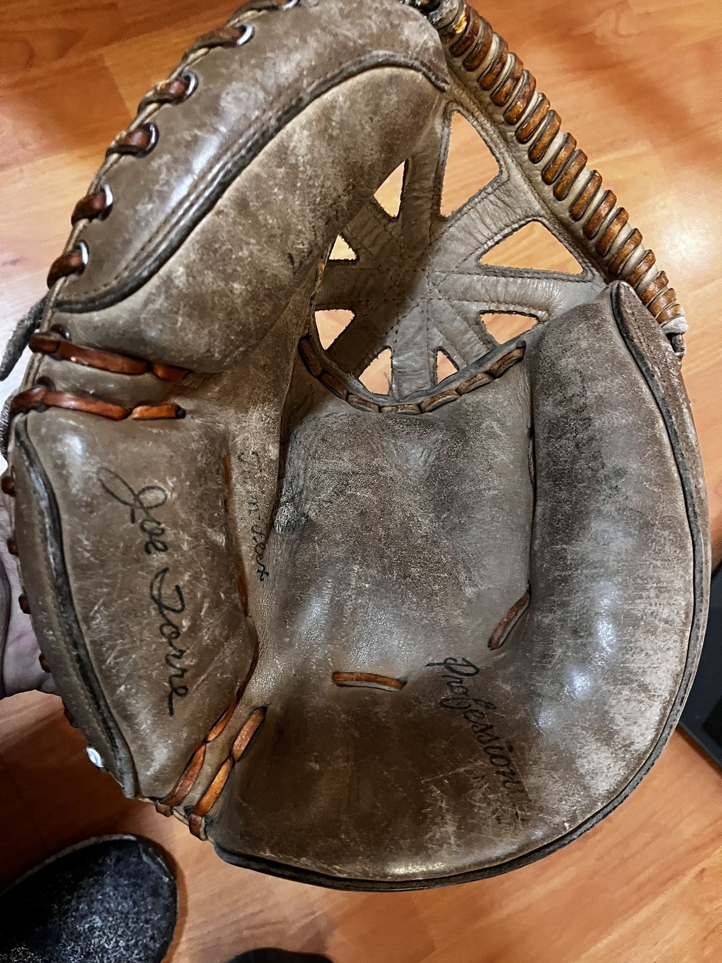 Vintage Rare Spalding Joe Torre 42 777 Professional Catchers