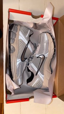 Women’s Nike Zoom Vomero 5, size 7.5