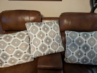 3 decorative pillows couch bedding