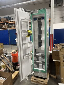 Bosch Benchmark 18 Inch Panel Ready Freezer