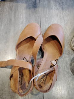 TOMS Tan Leather Ankle Strap Sandals Size 9