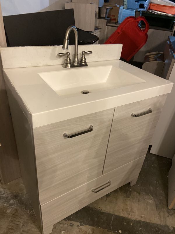 Bathroom vanity for Sale in Orlando, FL - OfferUp