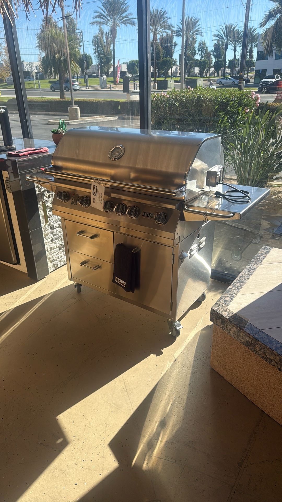 CLEARANCE!! Lion L90000 40-Inch Stainless Steel Propane Gas Grill