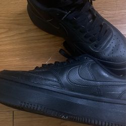 Black nike shoes