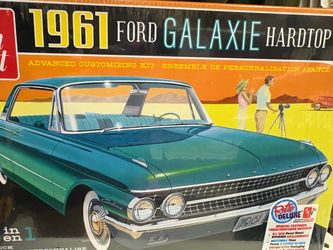 AMT 1961 Ford Galaxie Hardtop Model Kit