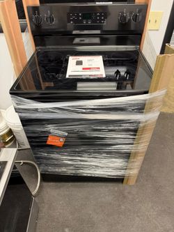 Whirlpool WFES3330RB  Electric Range